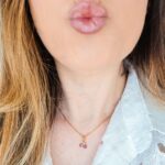 COLAR CHERRY EM ZIRCÔNIA BANHADO A OURO