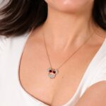 COLAR MINNIE ZIRCÔNIA LAÇO RUBI BANHADO A OURO