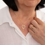 COLAR NOSSA SENHORA CRUZ ZIRCÔNIA BANHADO A OURO