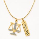 COLAR SÍMBOLO + PLACA (PODE SER BANHADO A OURO OU A PRATA)